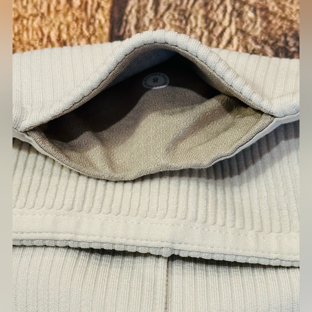 Lululemon Ribbed Softstream Zip-Leg High Rise Crop Pants In Bone, Size 8 - Picture 9 of 16